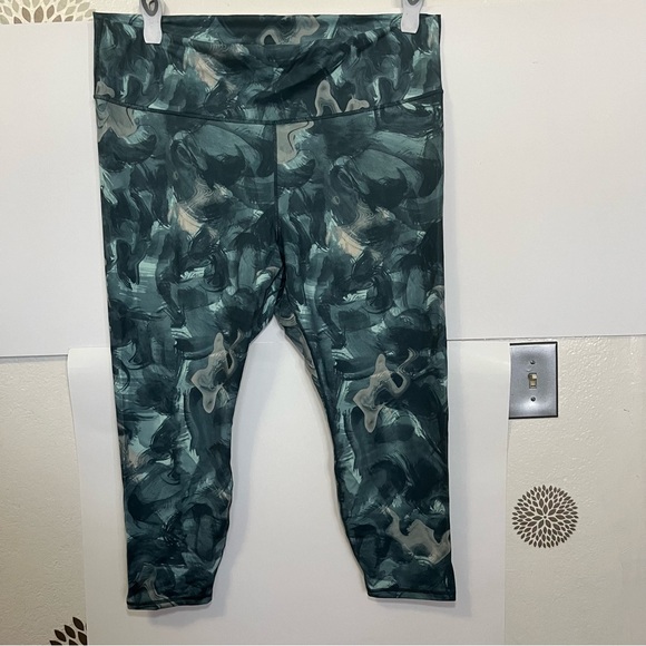 Fabletics- Define PowerHold® High-Waisted 7/8 Legging - 4X - Picture 2 of 3